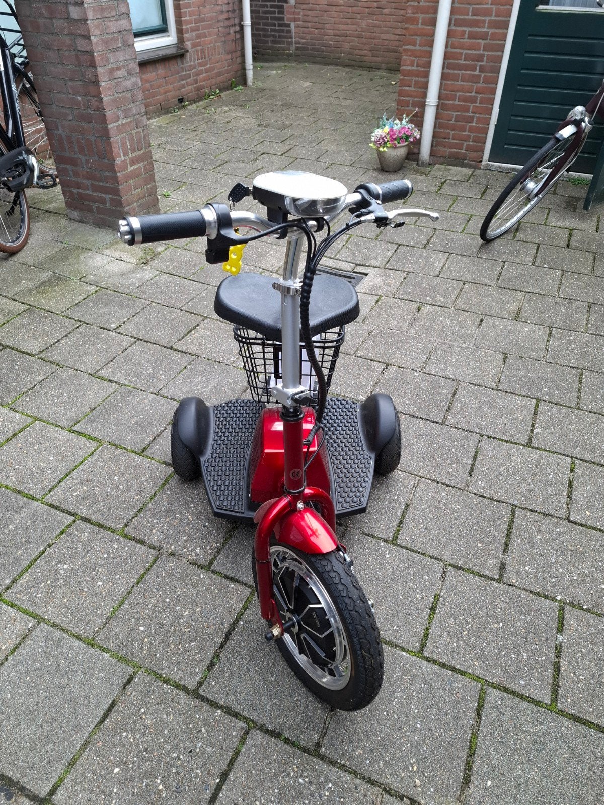 rood , scootmobiel, Ophalen, 16 t/m 25 km, Overige merken, 11 t/m 15 km/u