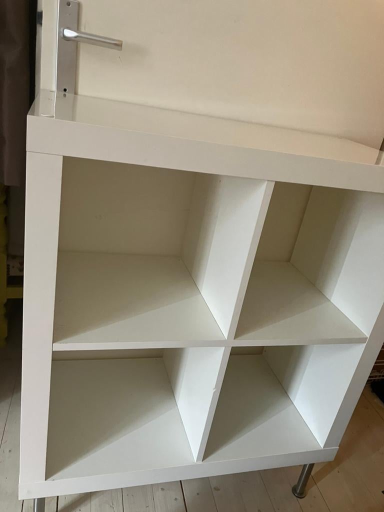 Leuke witte Ikea vakkenkast Kallax met 4 vakken, Ophalen, Gebruikt