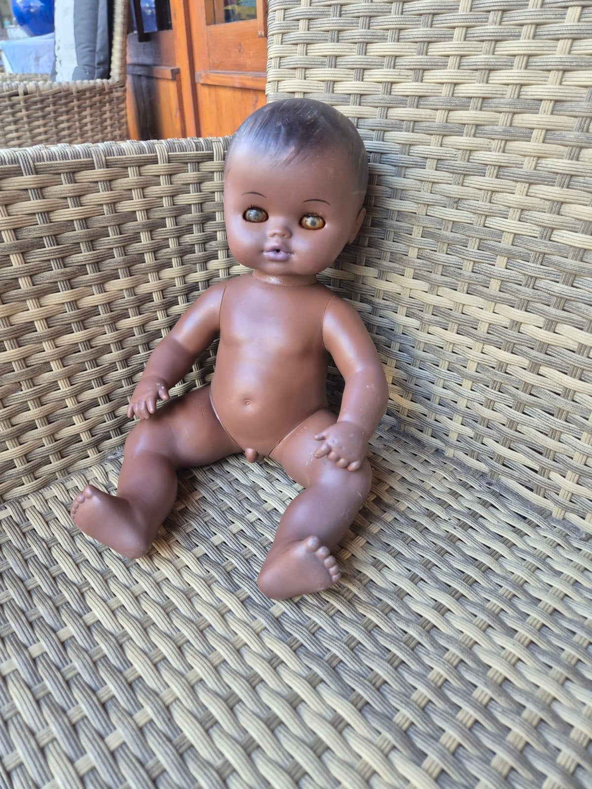 Vintage Babypop met donkere huidskleur, Kinderen en Baby's, Speelgoed | Poppen, Ophalen, Gebruikt, Babypop