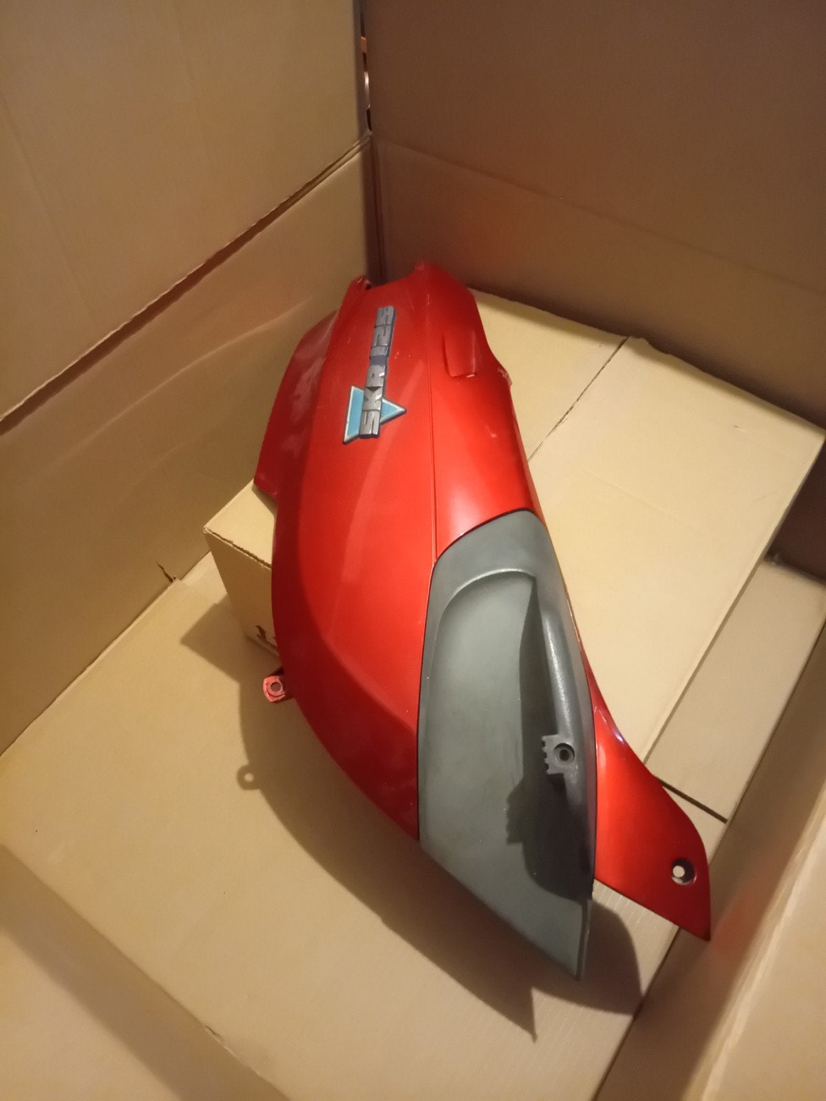 Piaggio SKR 125 achterkap rood, Fietsen en Brommers, Ophalen of Verzenden, Gebruikt, Kap, Piaggio
