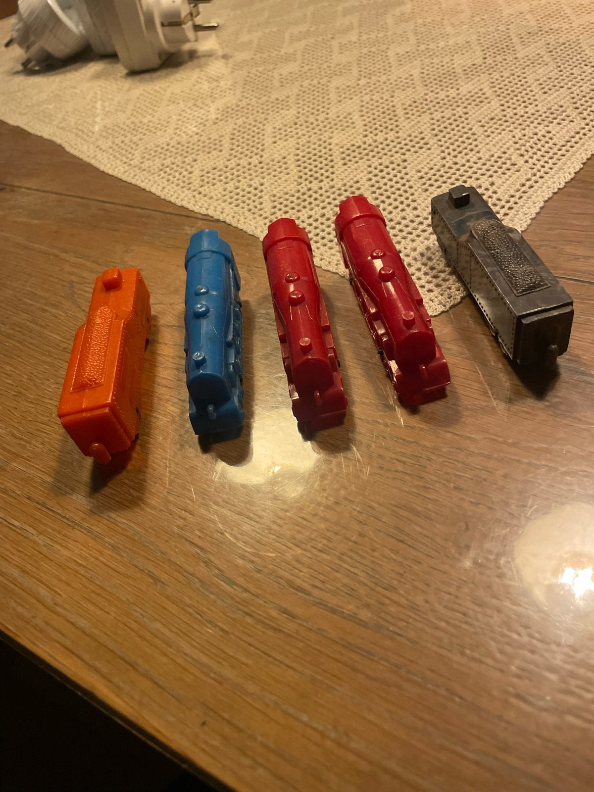 Vintage plastic speelgoed treinen - diverse kleuren, Ophalen, Gebruikt
