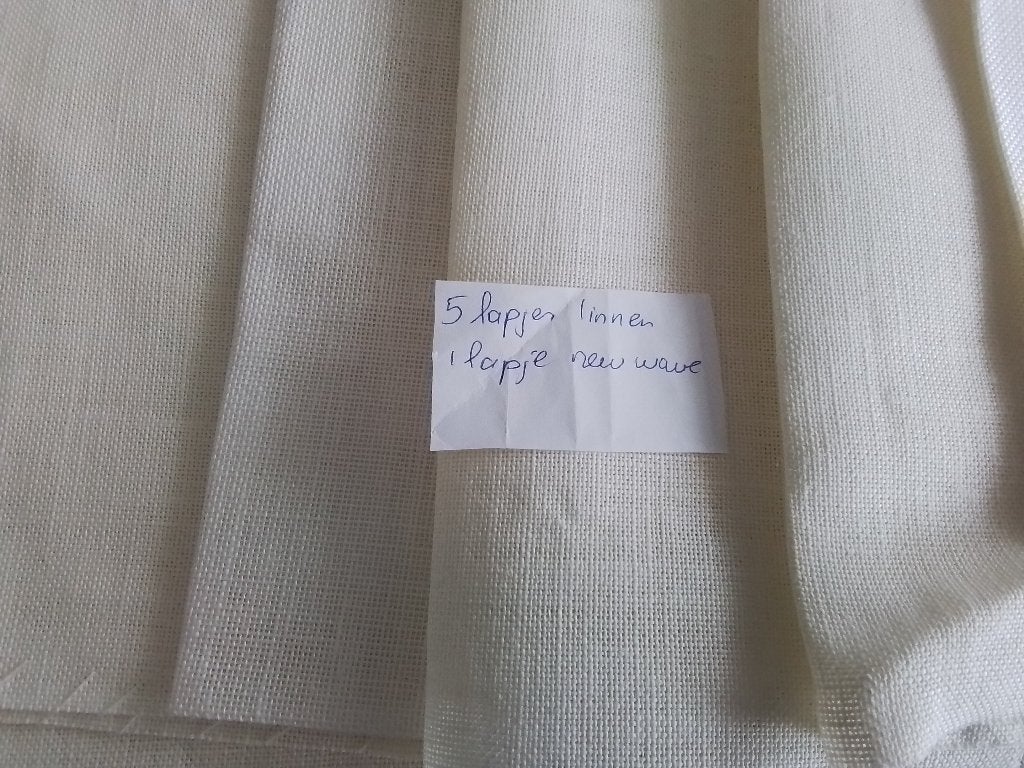 5 kleine lapjes linnen, en 1 lapje New wave, Ophalen of Verzenden, Zo goed als nieuw, Handborduren, Onderdeel of Toebehoren