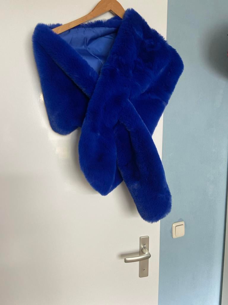 Stras 4 You Blauwe Faux Fur Sjaal, Ophalen of Verzenden, Zo goed als nieuw, Maat 38/40 (M), Sjaal