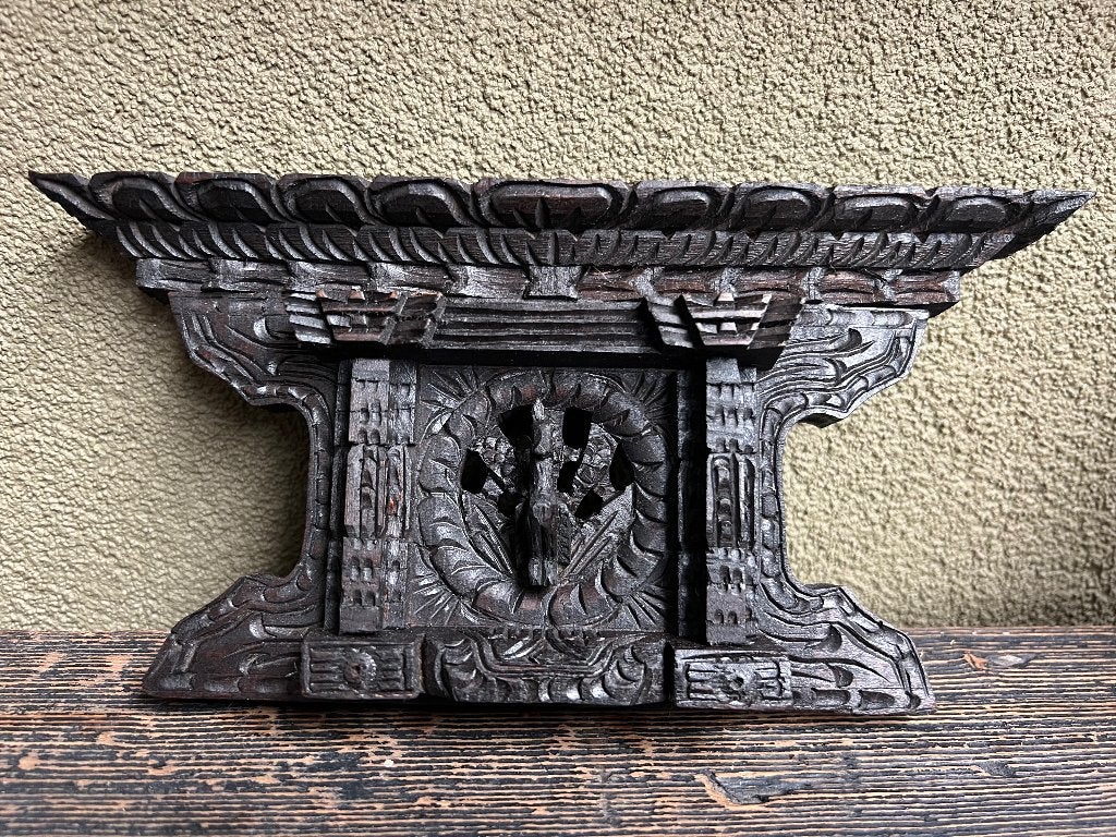 Nepal stuk houtsnijwerk pauwenvenster pauwenraam Bhaktapur, Overige onderwerpen, Houtsnijwerk, Ophalen of Verzenden, 20 - 50 cm