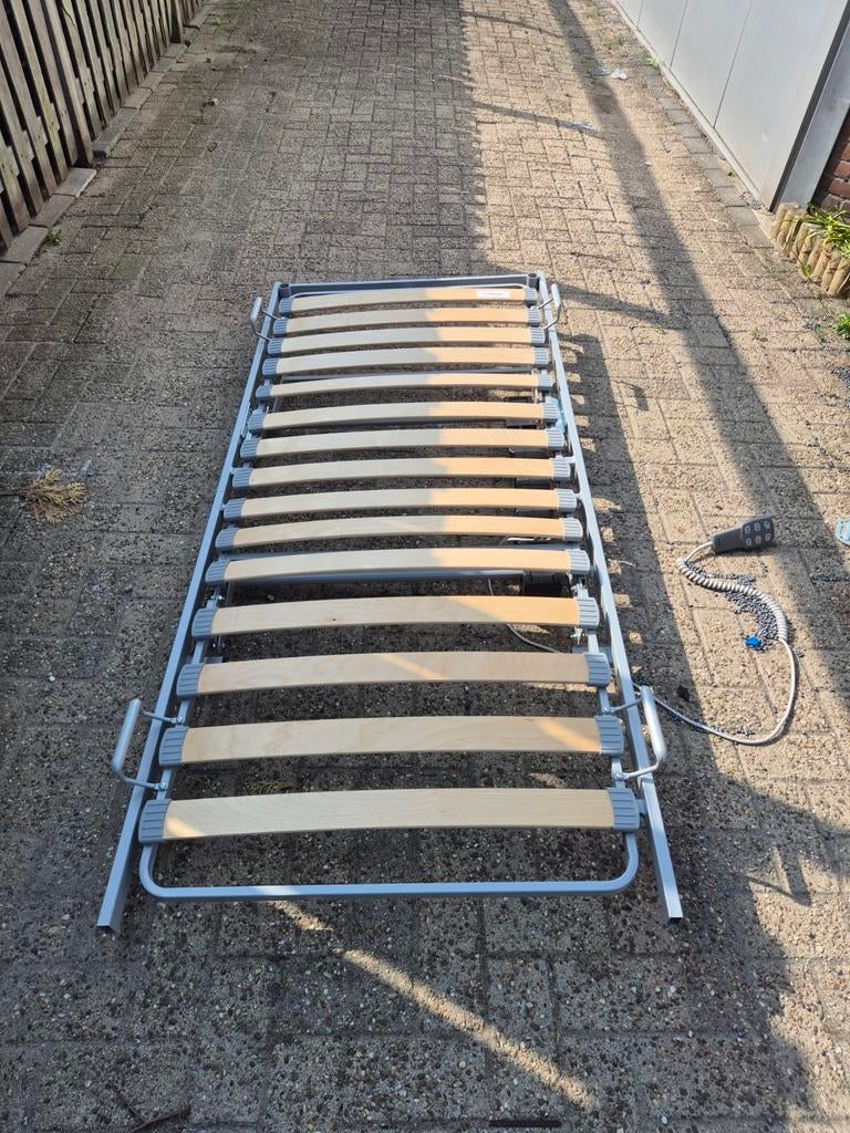 Verstelbare lattenbodem met afstandsbediening, Ophalen, Gebruikt, 90 cm, Eenpersoons