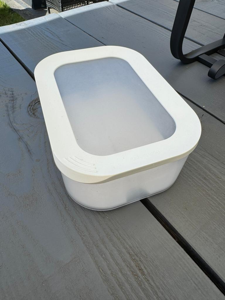 Gratis witten Brabantia kaasdoos met barst aan de onderkang, Ophalen, Gebruikt