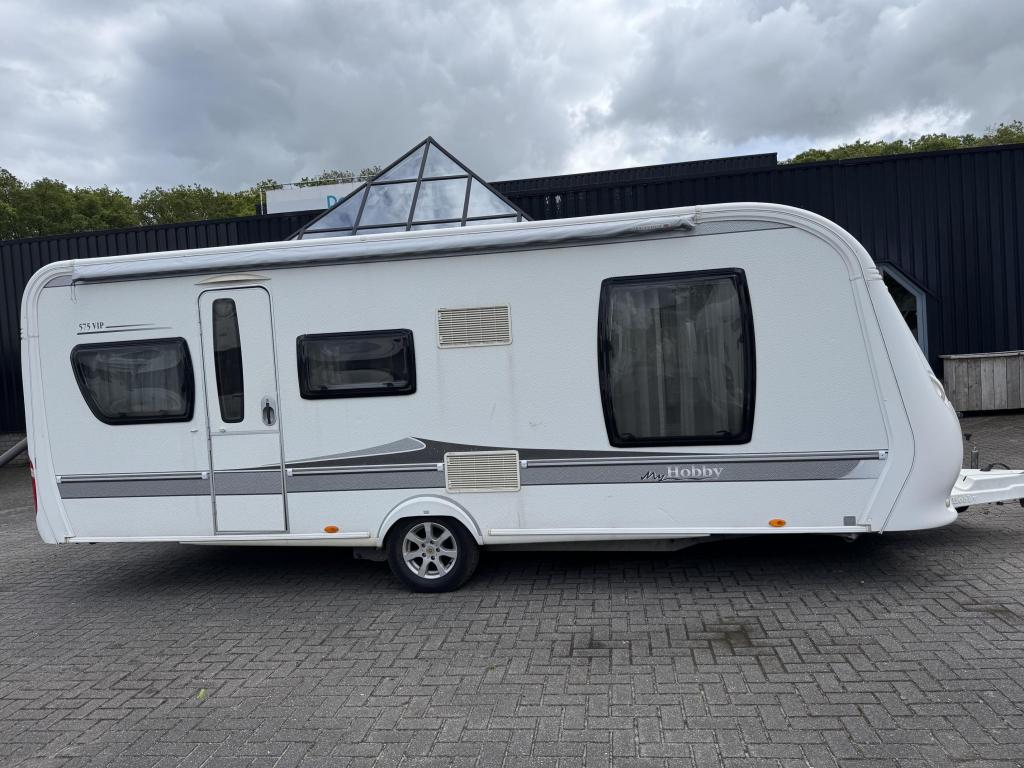 Hobby 575 VIP / 560 UFF 2010 | Queensbed | Mover, Caravans en Kamperen, Caravans, Schokbreker, Rondzit, Hobby, Bedrijf