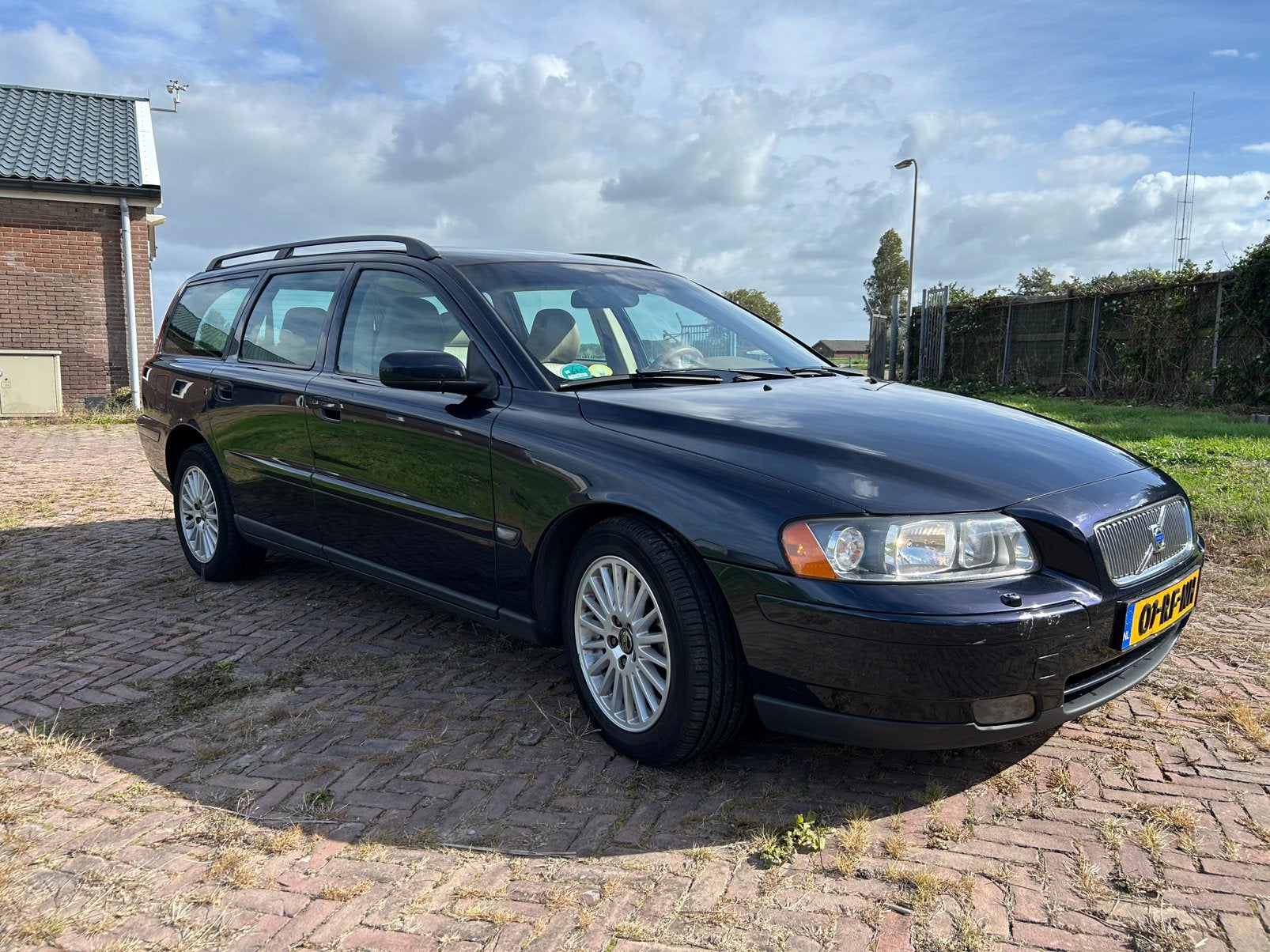 Volvo V70 2.4 140PK AUT 2005 Blauw, Auto's, Dealer onderhouden, Beige, Bluetooth, Blauw