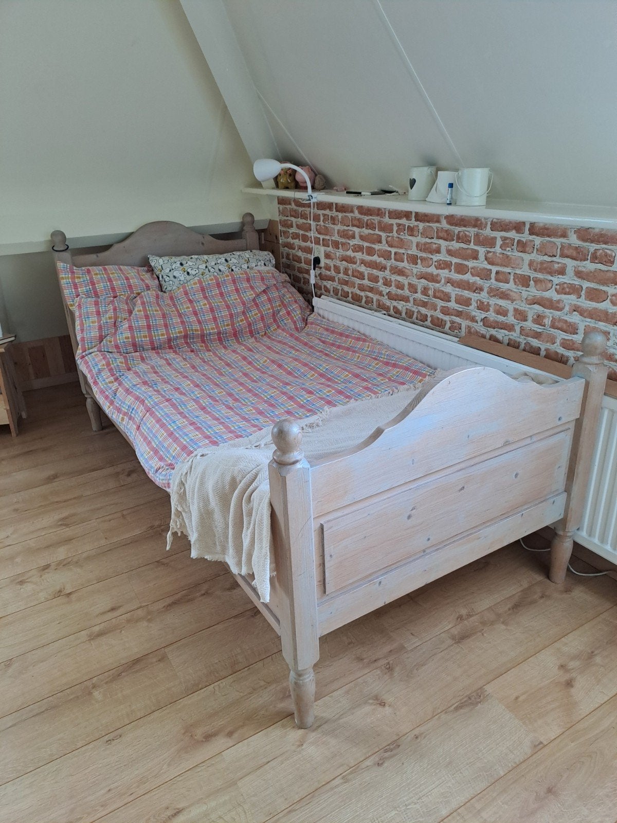 Grenen eenpersoonsbed 90x200, Ophalen, 90 cm, Landelijk, romantisch, Zo goed als nieuw
