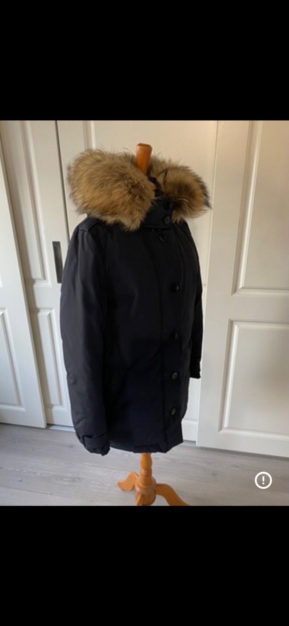 Blauwe winterjas met bontkraag merk Hugo Boss, Kleding | Dames, Ophalen of Verzenden, Zo goed als nieuw, Maat 36 (S), Zwart