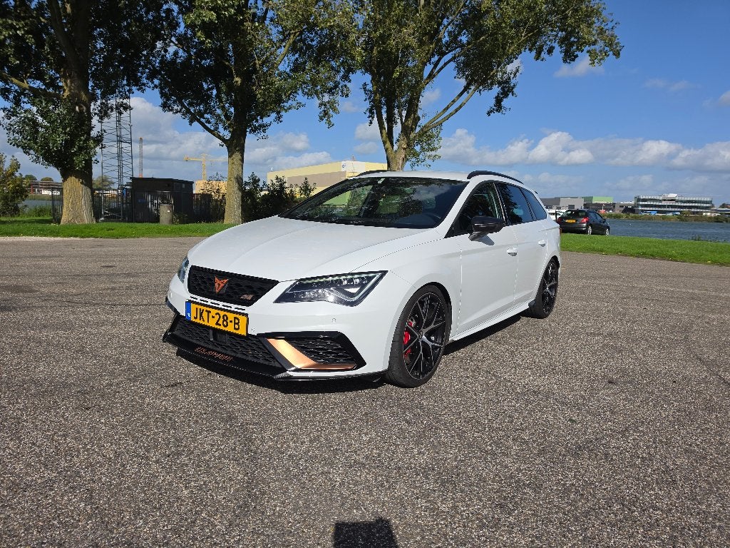 SEAT Leon ST Cupra 300 ABT | 377PK | Carbon Edition, Auto's, Automaat, Dealer onderhouden, Zwart, 4 cilinders