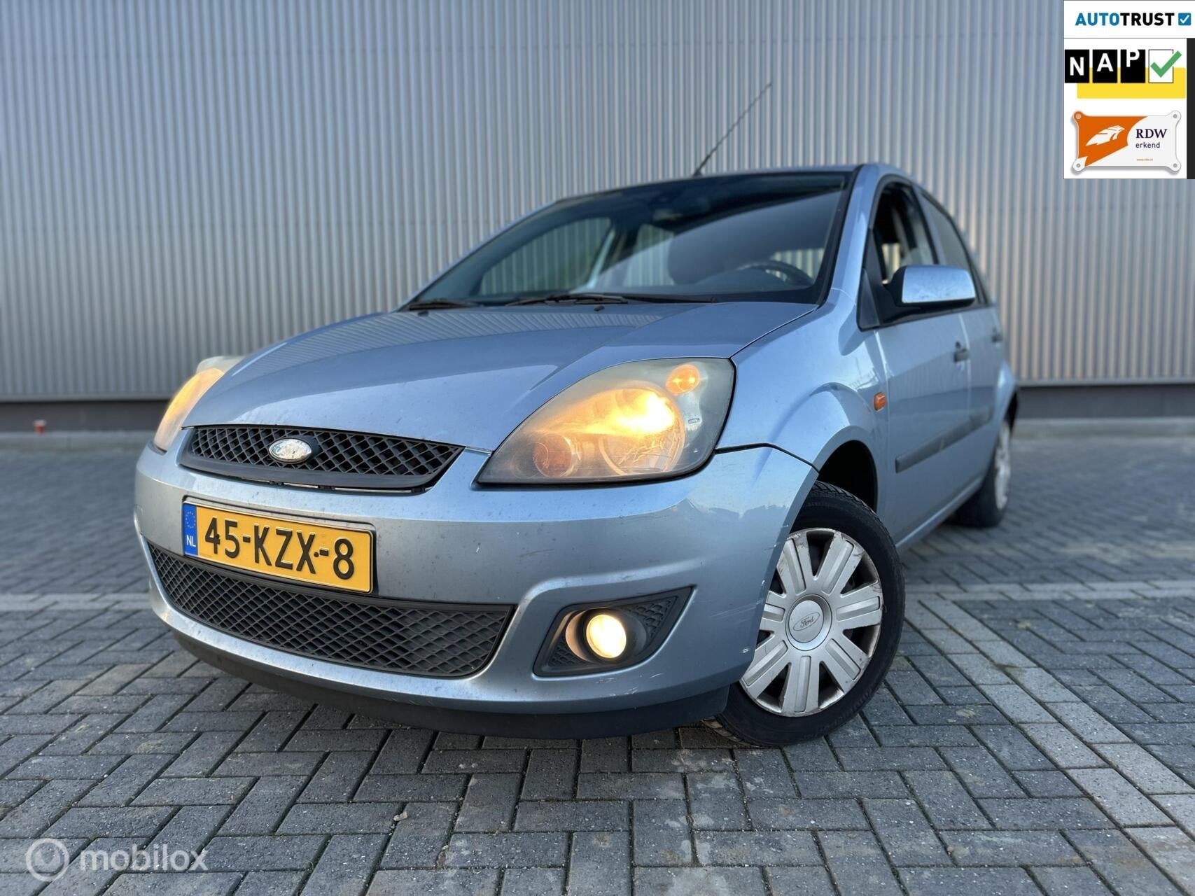 Ford Fiesta 1.4-16V Ambiente|APK|AIRCO|, Voorwielaandrijving, 15 km/l, 40 €/maand, Elektrische ramen