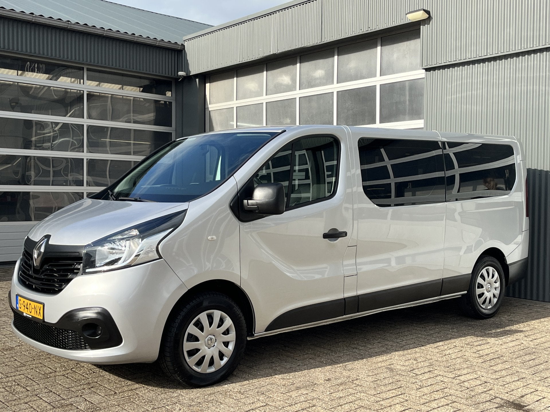 Renault Trafic Passenger 1.6 dCi Euro 6 BTW / BPM vrij marge, Auto's, Renault, Voorwielaandrijving, Stof, Gebruikt, 2000 kg