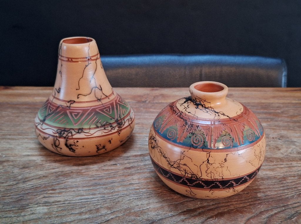 native American Navajo Indian pottery vaasje swirl design, Verzamelen, Ophalen of Verzenden, Huis en Inrichting