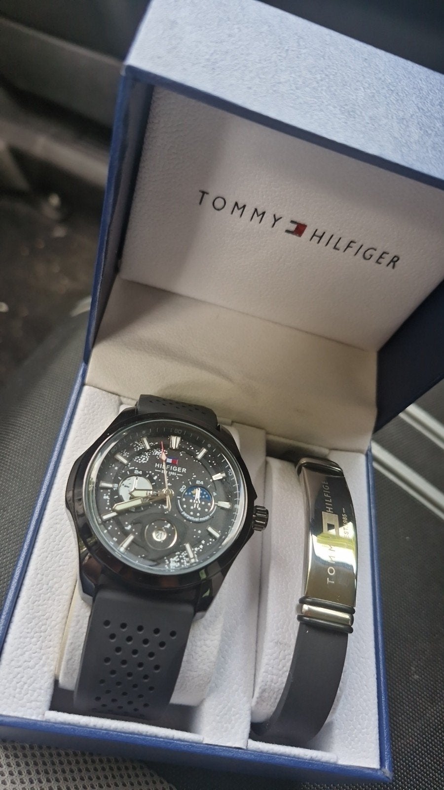 Tommy Hilfiger Herenhorloge Zwart met Armband en Doos, Overige merken, Overige materialen, Polshorloge, Nieuw
