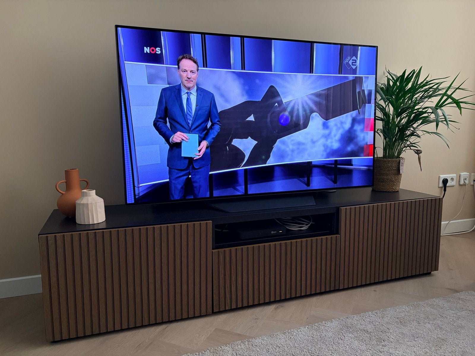 Tv meubel besta zwart met moderne deuren en lade, Ophalen, Gebruikt, 150 tot 200 cm, Minder dan 100 cm