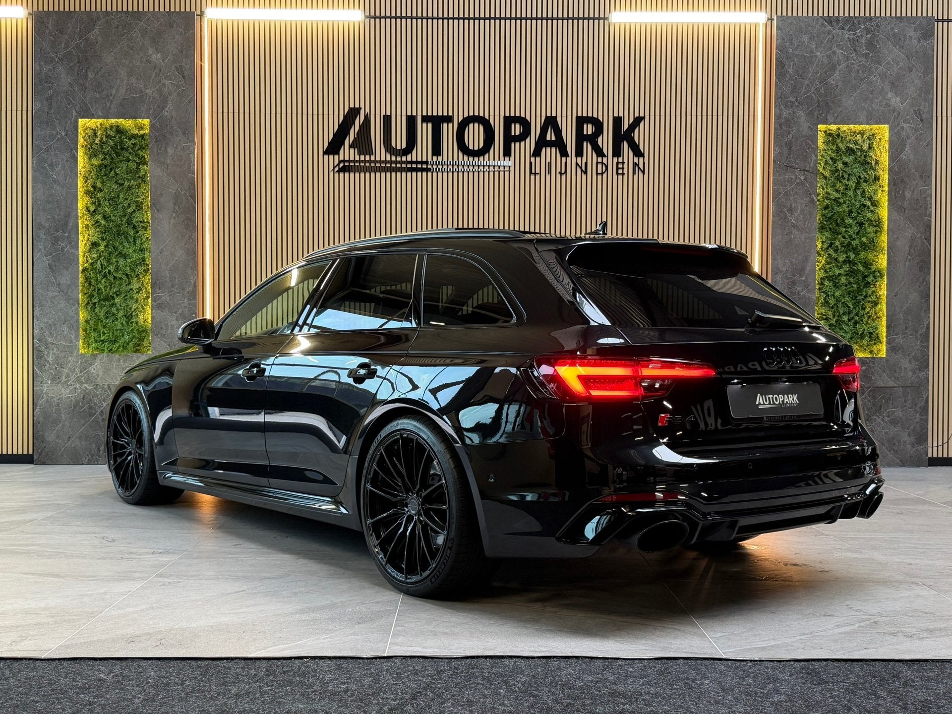 Audi RS4 Avant 2.9 TFSI RS 4 quattro PANO|B&O|HuD|360 CAMERA, Auto's, Automaat, Dealer onderhouden, Gebruikt, Zwart