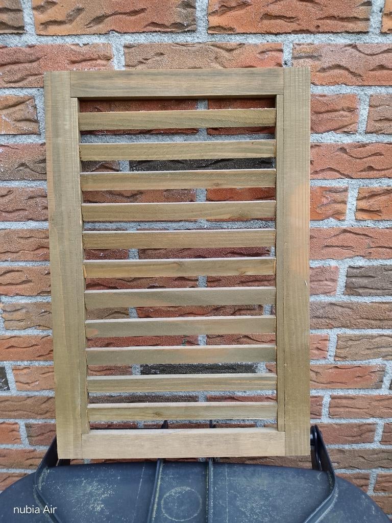 Houten louvre shutter, Ophalen
