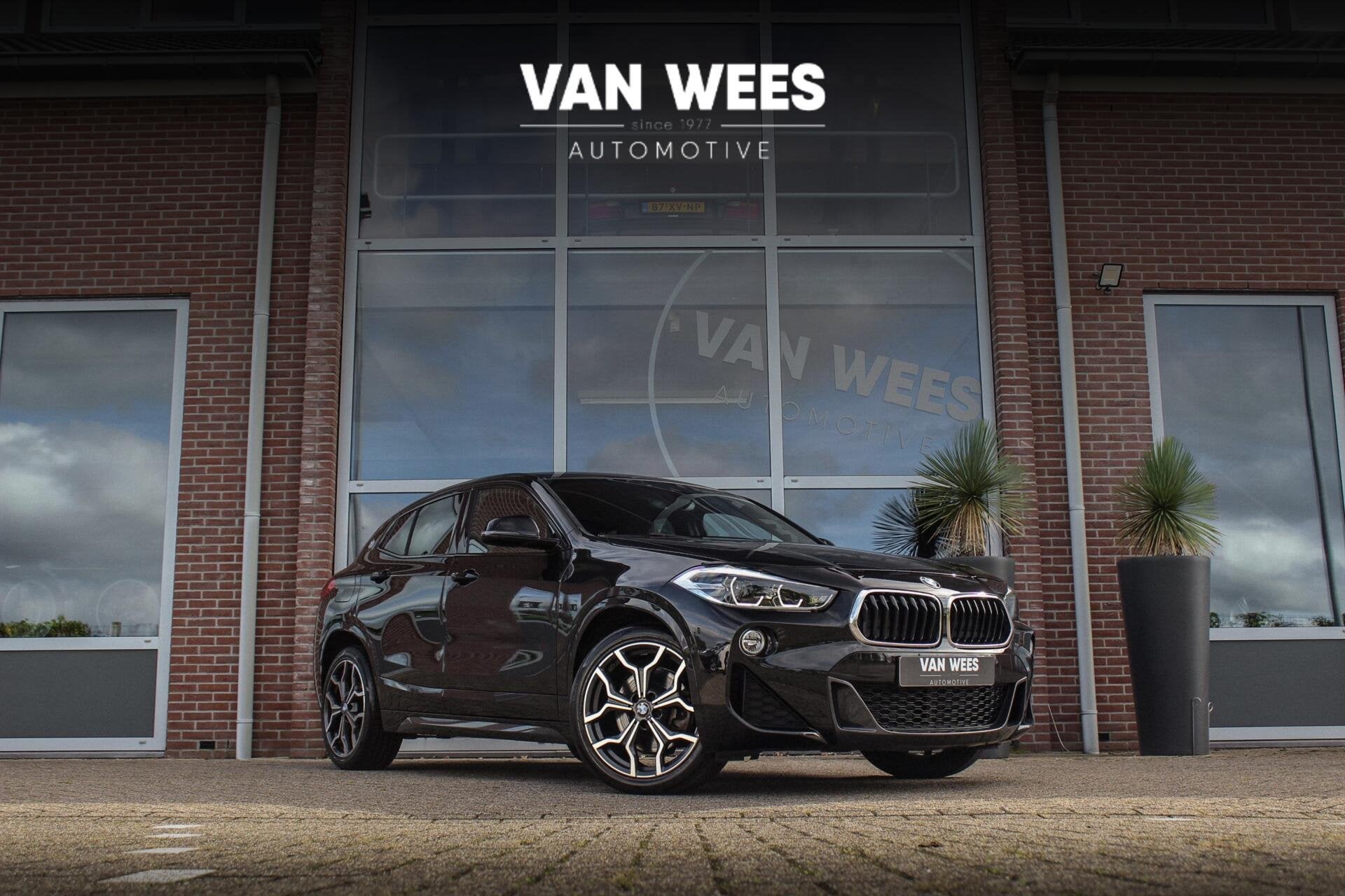 BMW X2 sDrive20i High Executive Edition | M-sport | Driving, 1998 cc, 1435 kg, Leder en Stof, Zwart