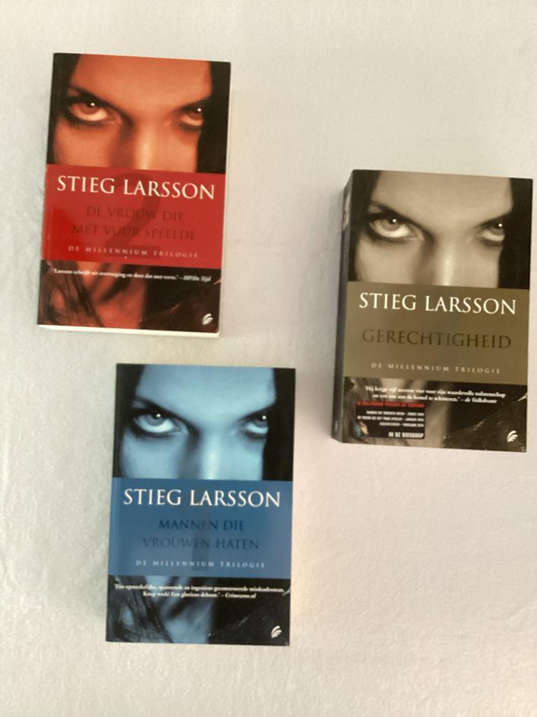 Millennium Trilogie Stieg Larsson - Complete set, Boeken, Thrillers, Zo goed als nieuw, Scandinavië, Ophalen of Verzenden