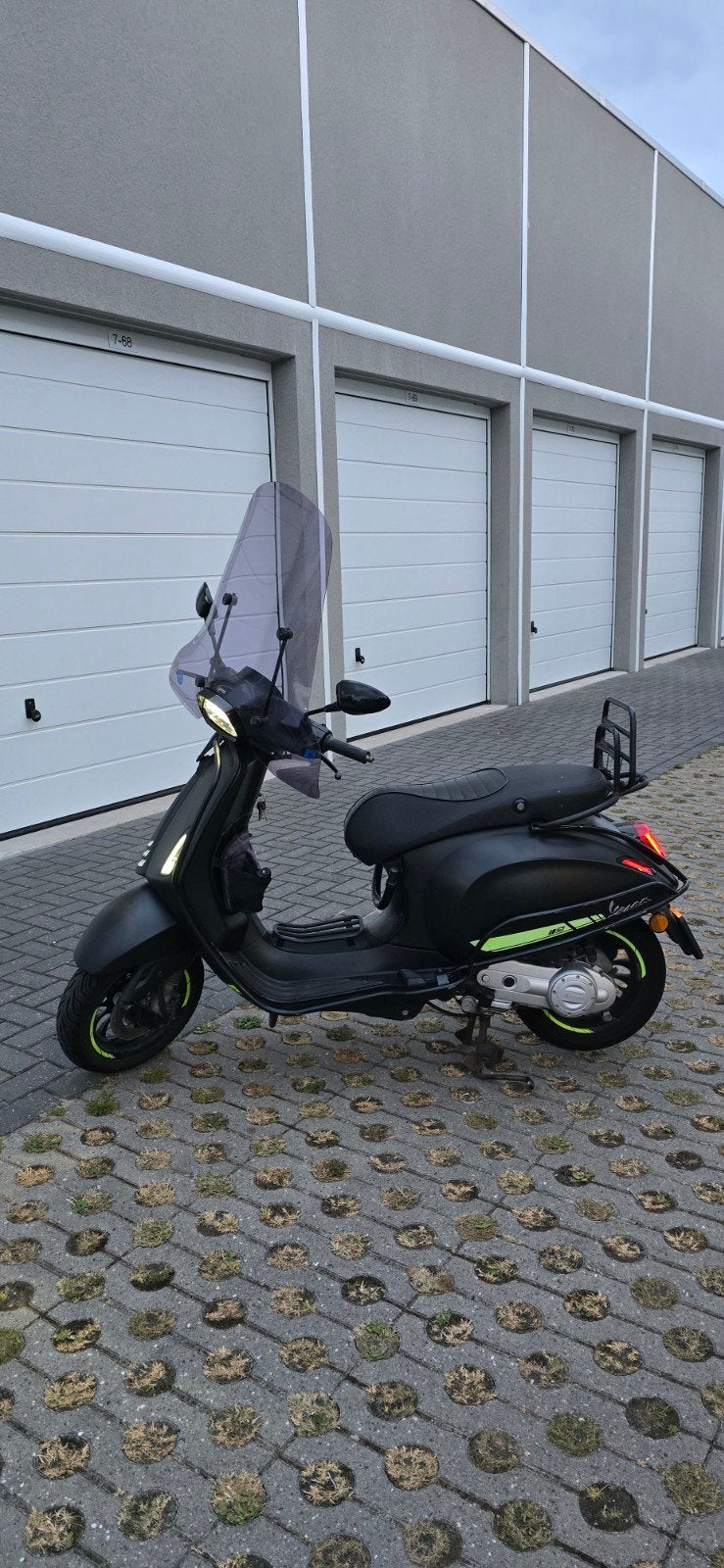 Vespa Sprint 50cc Mat Zwart - eyecatcher, Fietsen en Brommers, Scooters | Vespa, Ophalen, Overige modellen, Maximaal 45 km/u, Zo goed als nieuw