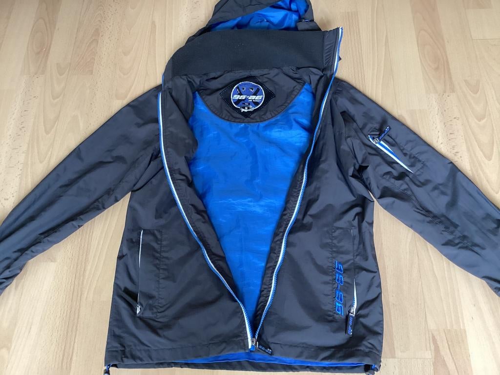 Grijs jack zomerjas voor jongen  maat 176 met capuchon, Ophalen of Verzenden, Zo goed als nieuw, Adventure Garments, Jongen