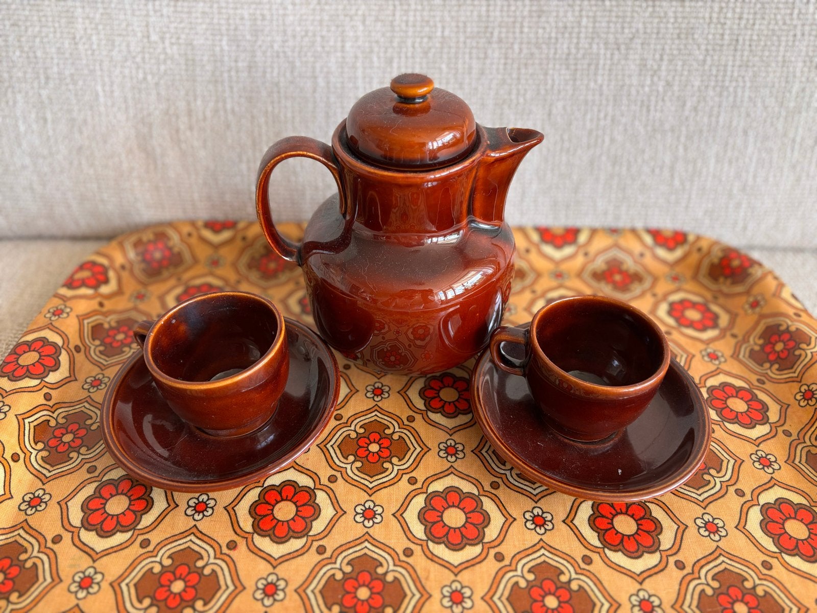 Vintage bruin thee servies met dienblad, Antiek en Kunst, Antiek | Servies compleet, Ophalen of Verzenden