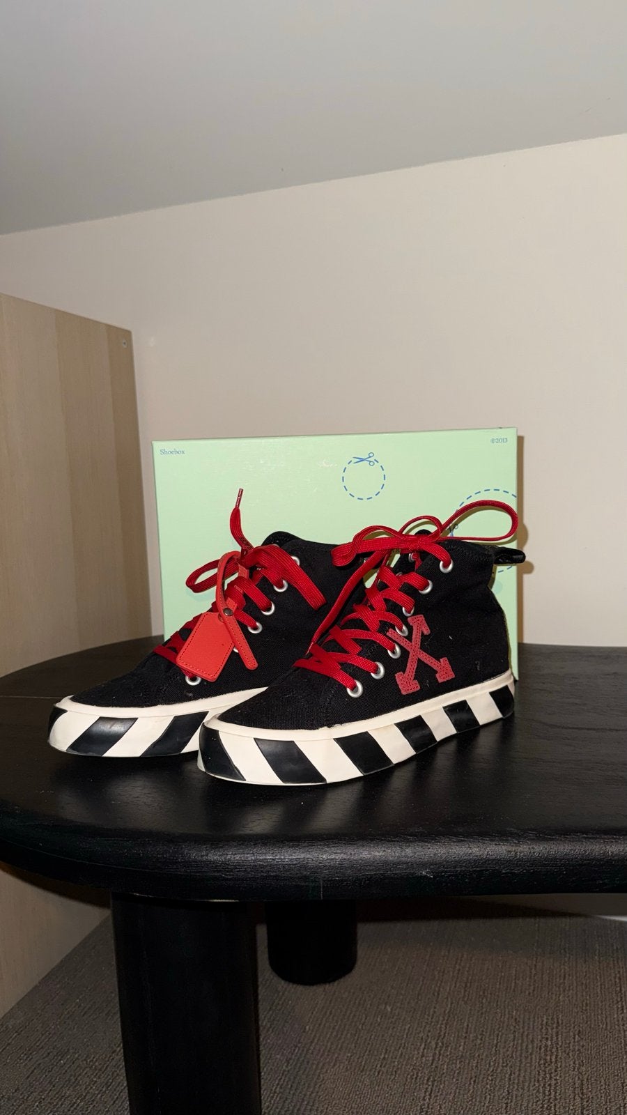 Off-White Vulcanized Hi Zwart Rood Canvas Sneakers, Ophalen of Verzenden, Zo goed als nieuw, Zwart, Sneakers of Gympen