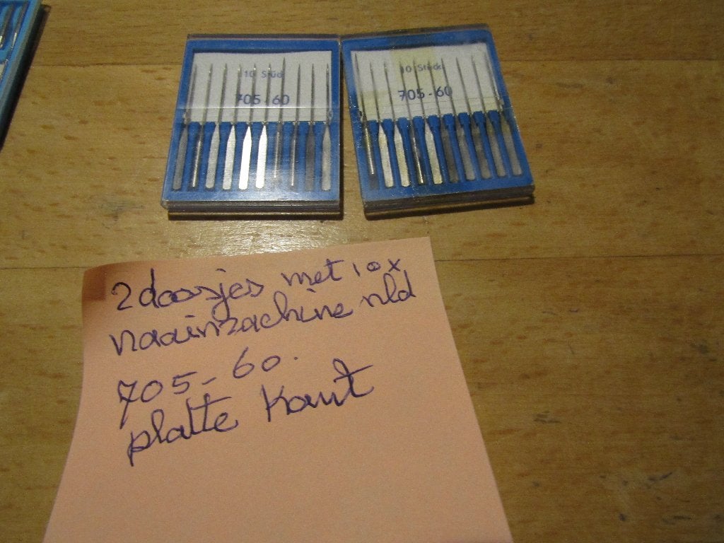 2 Doosjes met 10 x Naaimachine naalden  705-60., Ophalen, Nieuw, Garen of Naald(en)