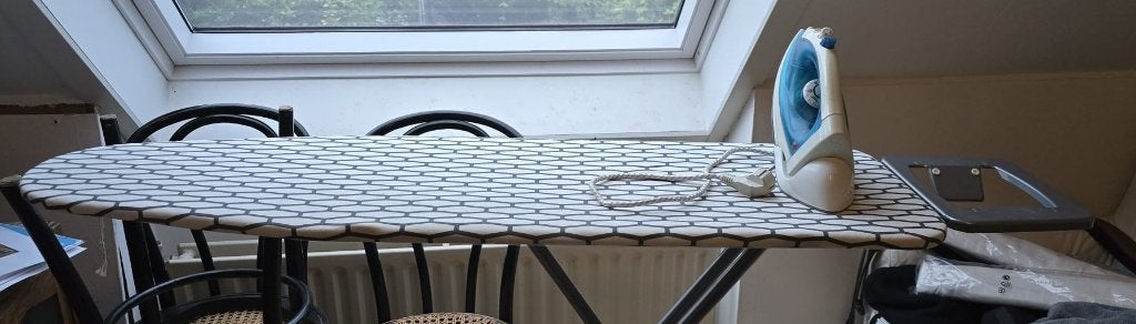 Strijkplank met strijkijzer, Witgoed en Apparatuur, Strijkijzers en Strijkplanken, Ophalen, Zo goed als nieuw, Strijkijzer met snoer