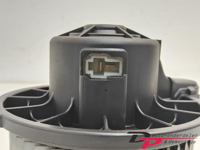 Foto 3 van Kachel Ventilatiemotor van een Hyundai I10