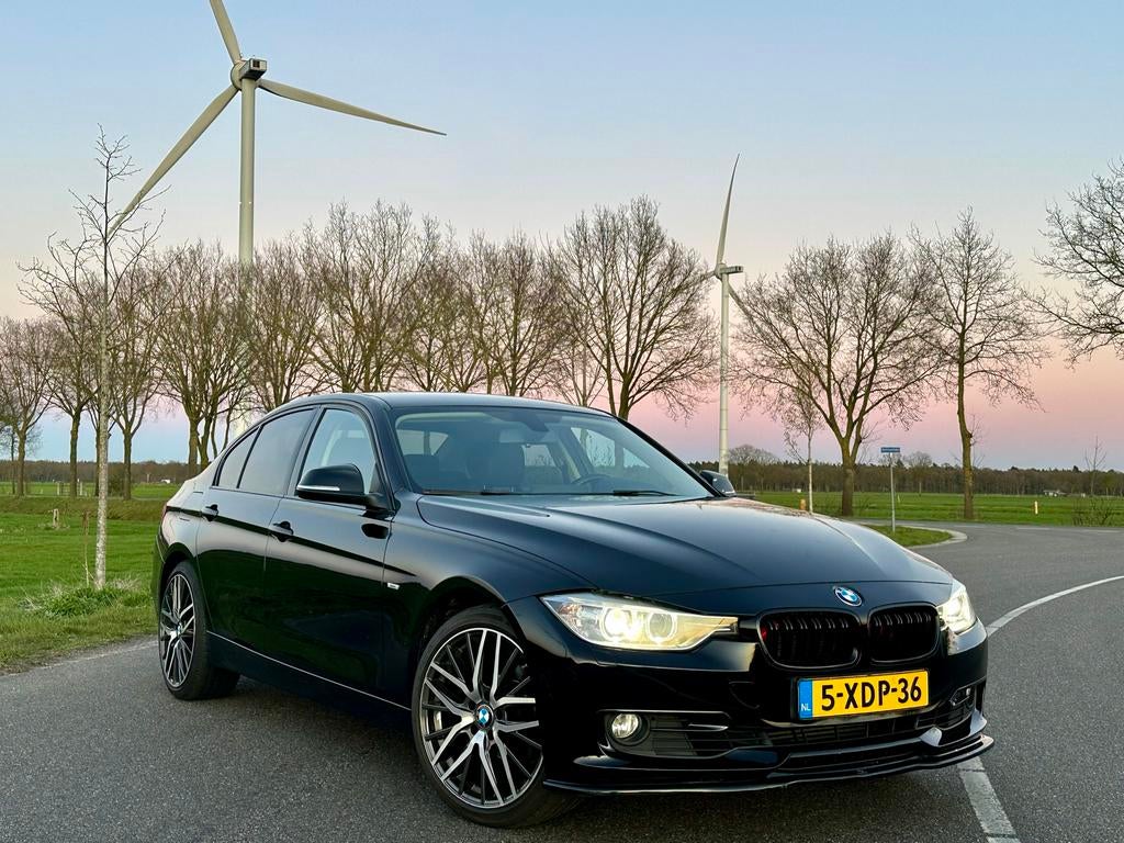 BMW 320i (f30) 2015 Zwart, Achterwielaandrijving, Zwart, 4 cilinders, Leder en Stof
