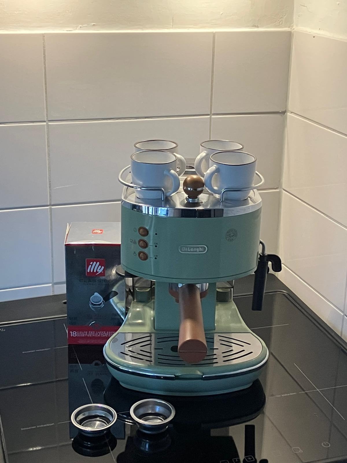 Delonghi koffiezetapparaat - Zo goed als nieuw, Witgoed en Apparatuur, Ophalen, Espresso apparaat, Zo goed als nieuw, Afneembaar waterreservoir