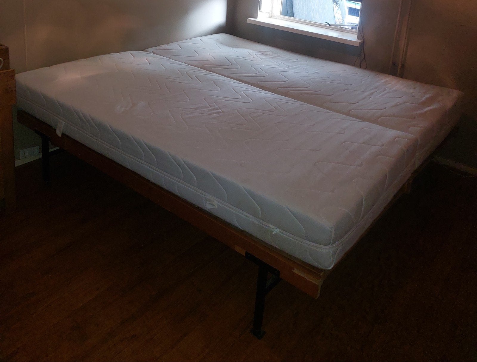 Elektrisch verstelbaar bed 180x200 + 2 goede matrassen, Ophalen, Verstelbaar, Bruin, Tweepersoons