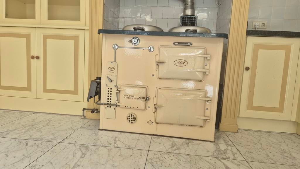 Vintage AGA fornuis - Klassiek en robuust, Witgoed en Apparatuur, Fornuizen, Gebruikt, Vrijstaand, Gas, 4 kookzones, 85 tot 90 cm