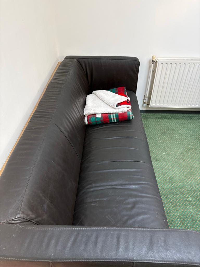 Comfortabele bruine leren bank - 3-zits, Huis en Inrichting, Ophalen, Gebruikt, Driepersoons, Rechte bank