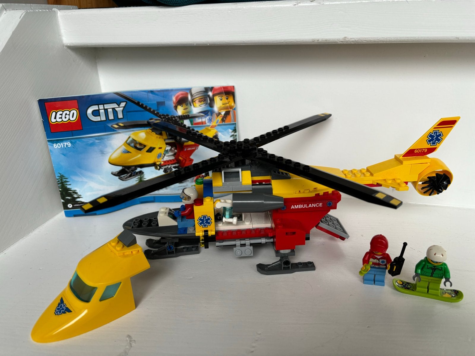 LEGO City 60179 Ambulance Helikopter met minifiguren, Kinderen en Baby's, Ophalen of Verzenden, Zo goed als nieuw, Lego