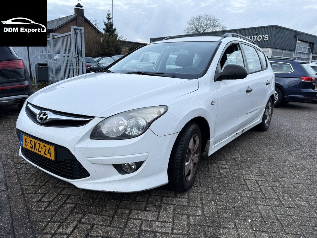 Hyundai I30 CW 1.6 CRDI DYNAMIC | Airco | Trekhaak |, Auto's, Euro 5, Stof, Gebruikt, Wit