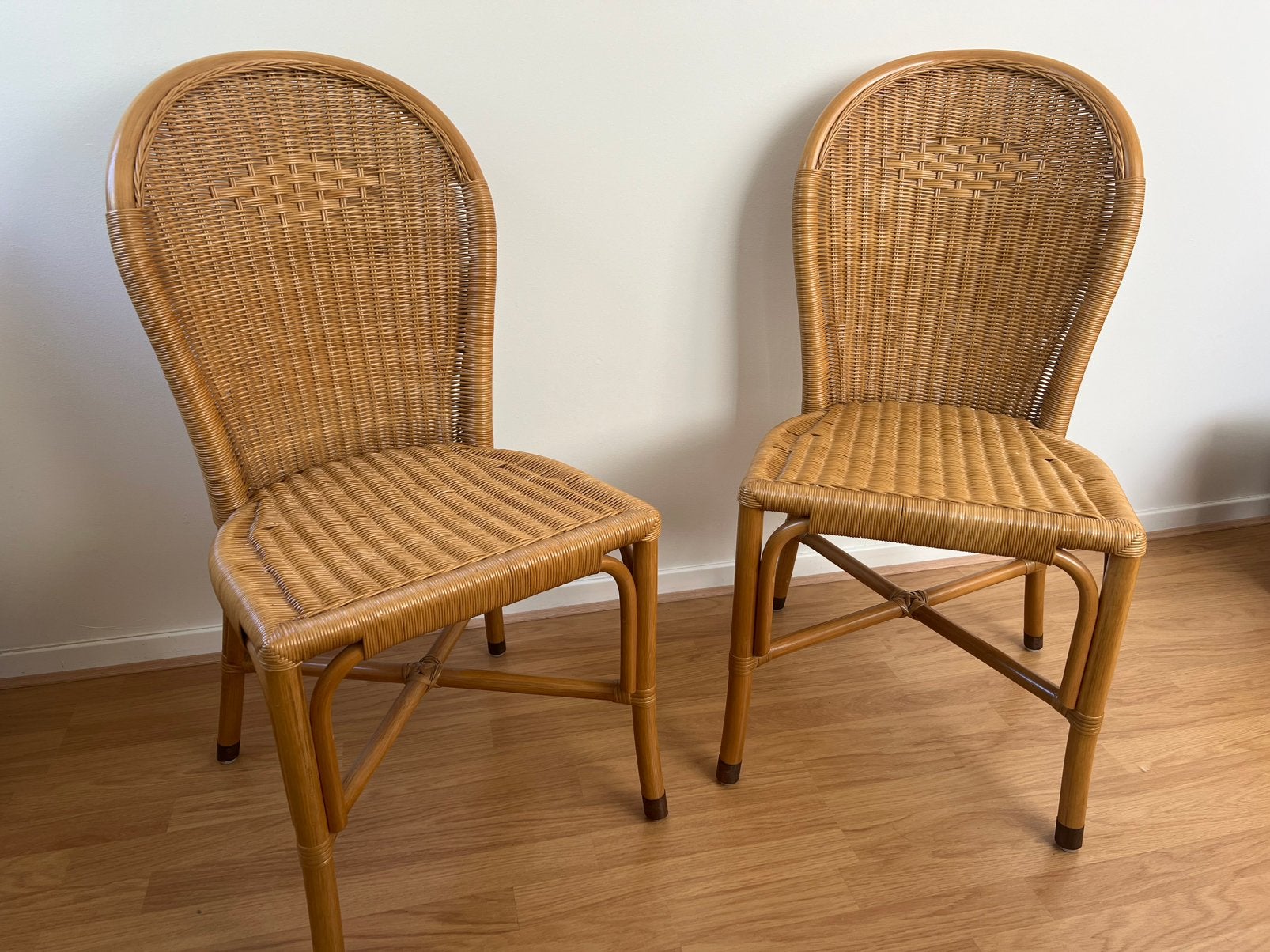 Leuke kunstof rieten stoelen als nieuw!, Ophalen, Kunststof, Twee, Bruin