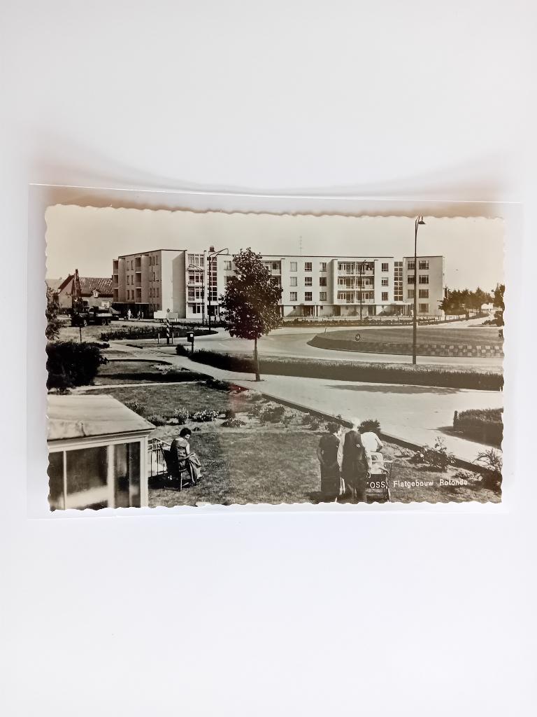 Oss - Flatgebouw rotonde, Ophalen of Verzenden, 1940 tot 1960, Ongelopen, Noord-Brabant