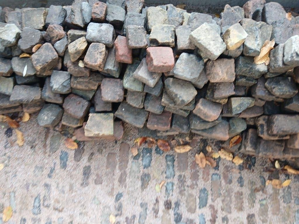 Gratis authentieke oud-Hollandse waaltjes wel 102 jaar oud!, Tuin en Terras, Ophalen, Overige materialen, Gebruikt, Klinkers