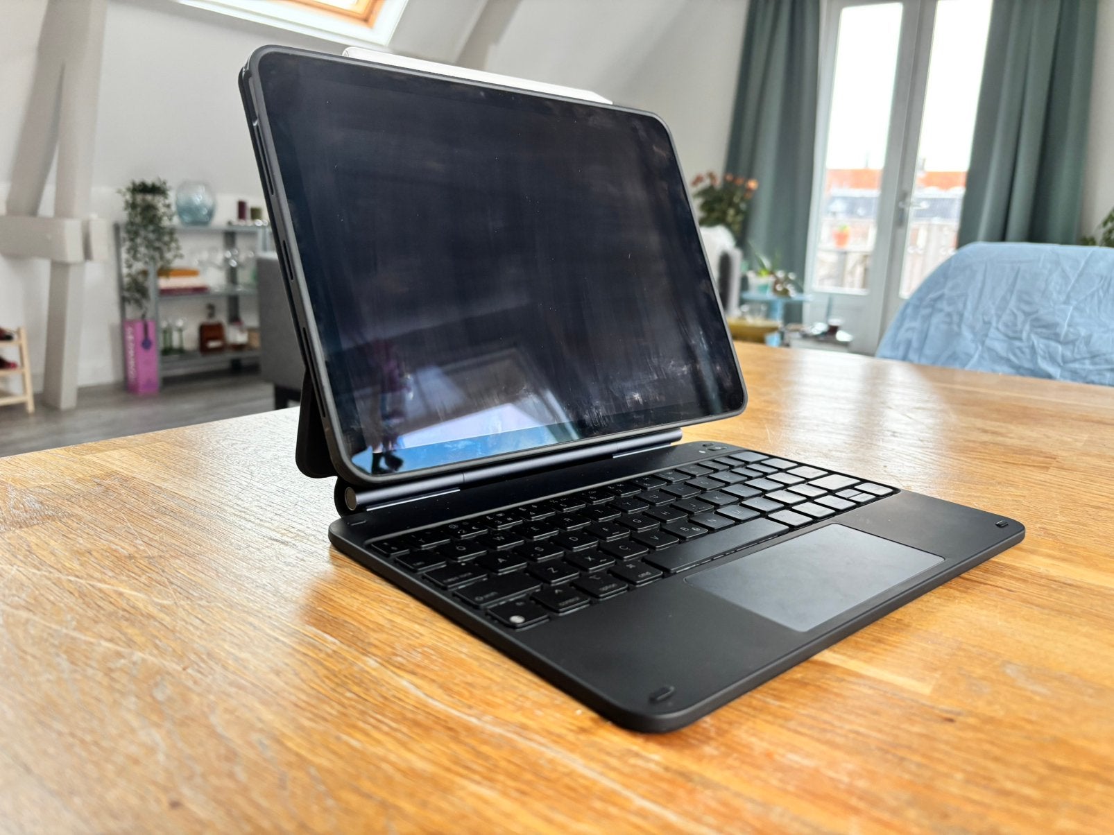 Ipad air 11” M3 2025 + Toetsenbord en pencil, Computers en Software, Apple iPad, 11 inch, Ophalen of Verzenden, Zo goed als nieuw