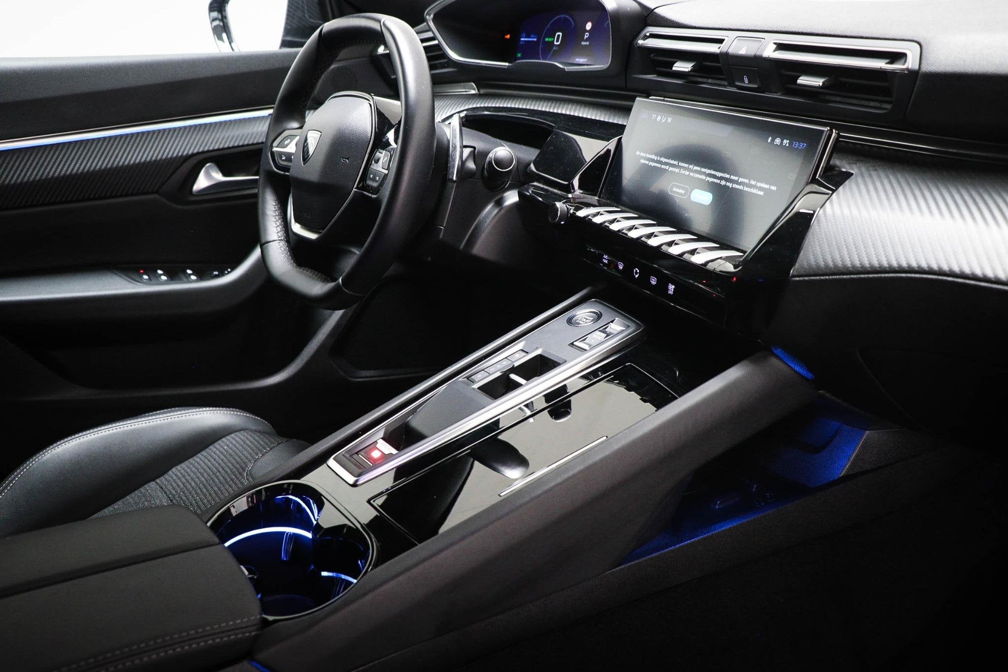 Peugeot 508 1.6 HYbrid 180 Allure | DRAADLOZE LADER | NAVIGA, Gebruikt, 4 cilinders, Met garantie (alle), Leder en Stof