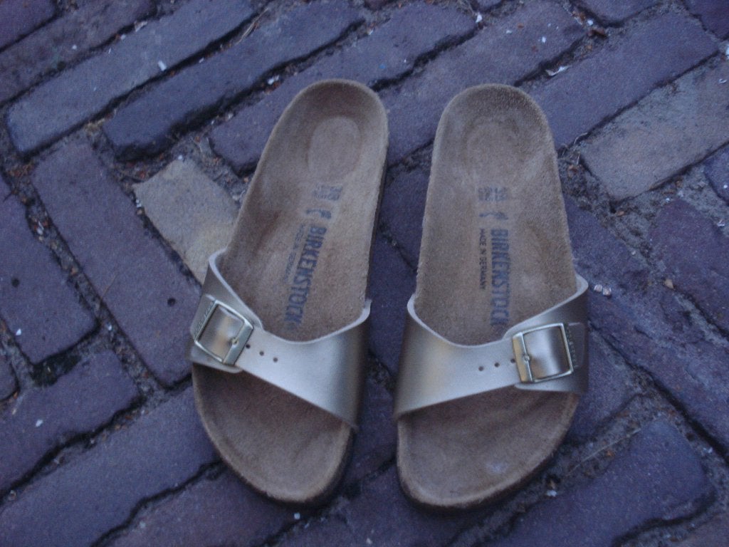 BIRKENSTOCK MADRID GOUD 38 NU GRATIS VERZENDING PER POST, Slippers, Overige kleuren, Verzenden, Nieuw
