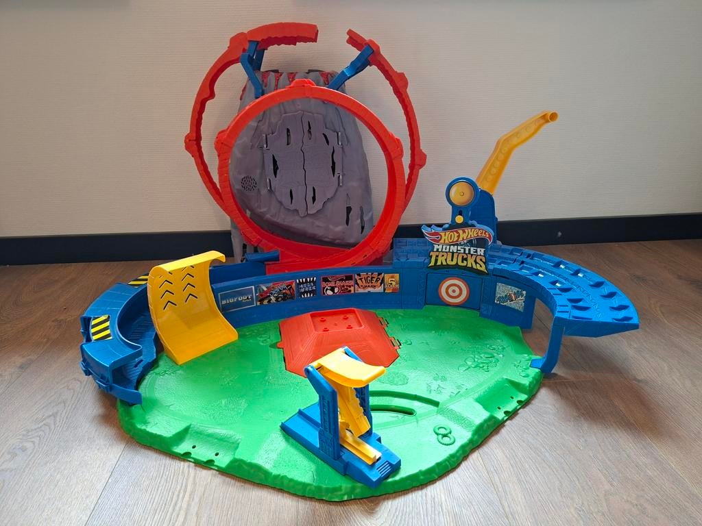 Hot Wheels Monstertruck T-Rex Vulkaan, Ophalen, Zo goed als nieuw