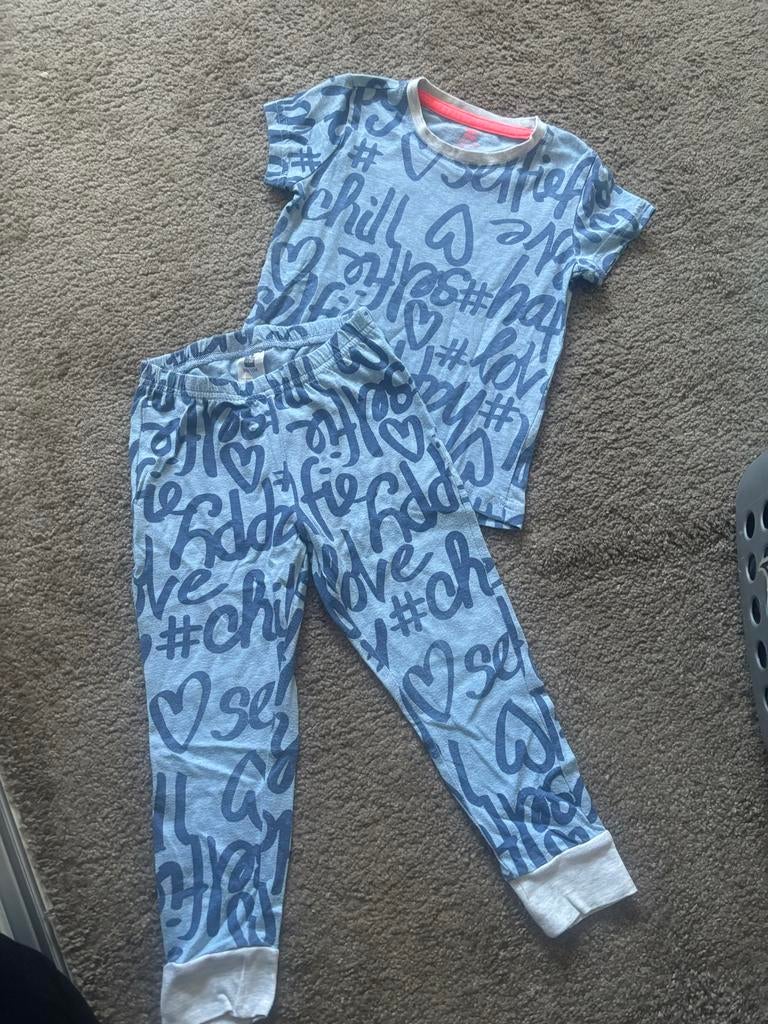 HEMA pyjama maat 104 - Blauw met print, Ophalen of Verzenden, Zo goed als nieuw, Jongen of Meisje, Nacht- of Onderkleding