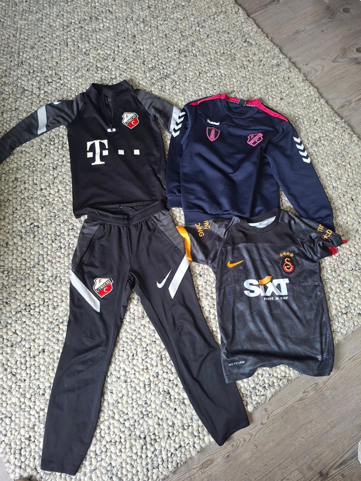 FC Utrecht trainingspakken & Galatasaray shirt (diverse mat, Maat XS of kleiner, Ophalen of Verzenden, Gebruikt, Trainingspak