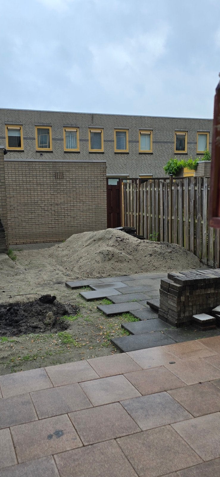 Gratis op hoog zand, Ophalen of Verzenden, Beton, Klinkers