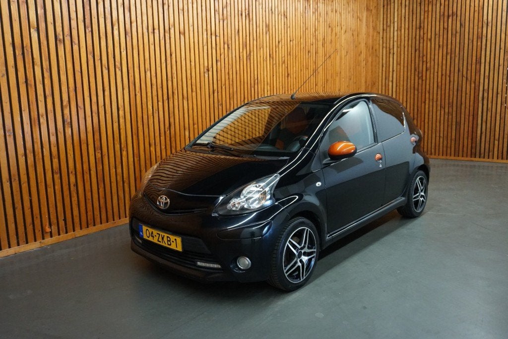 Toyota AYGO 1.0 VVT-i Dynamic Orange 5DRS / Airco / Elk . Ra, Euro 5, Gebruikt, Elektrische ramen, 4 stoelen