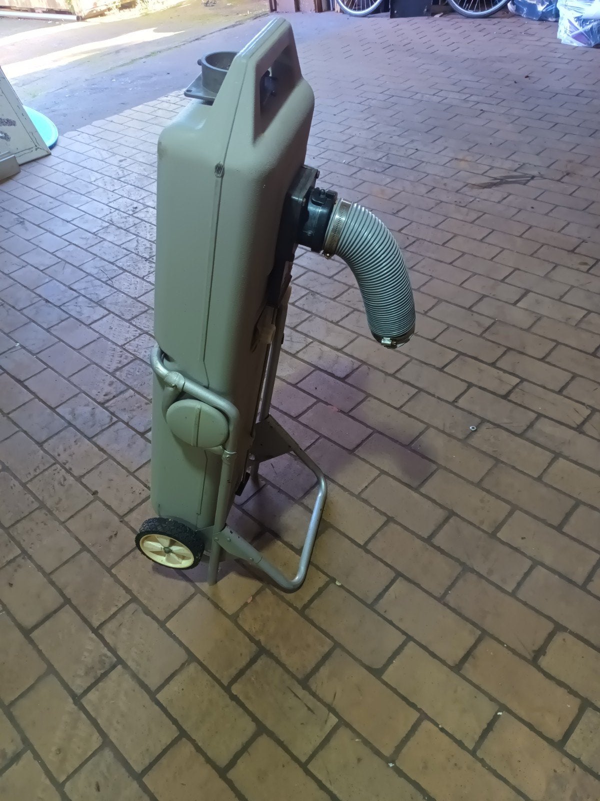 SaniTank vieswatertank, Ophalen, Zo goed als nieuw